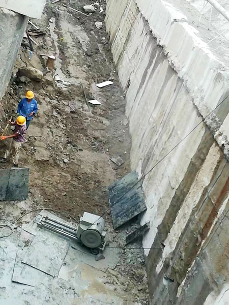 地連墻切割現(xiàn)場(chǎng)